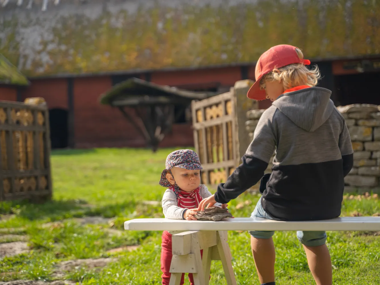 Barn som leker på Himmelsberga