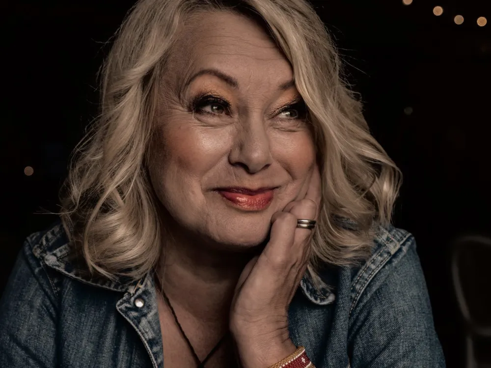 LOUISE HOFFSTEN