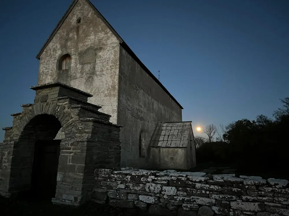 Källa solnedgångskyrka