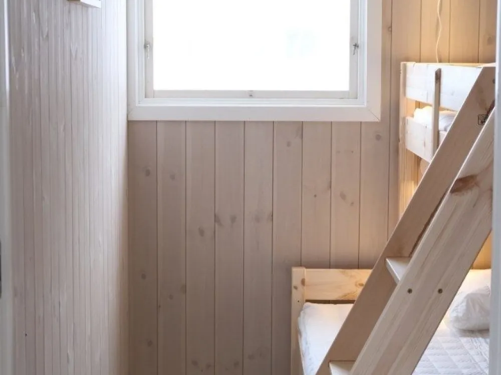 Stuga (5 bäddar, 35 kvm, WC, liten altan)