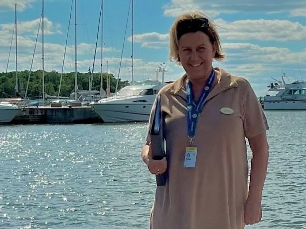 Monica guidar i Borgholms hamn