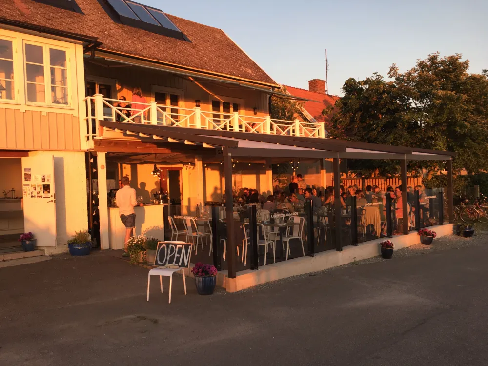 Sandvik's Harbor Pub