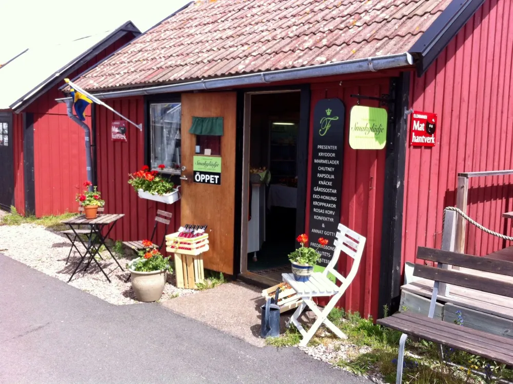 Der Smakglädje-Laden im Hafen von Byxelkrok