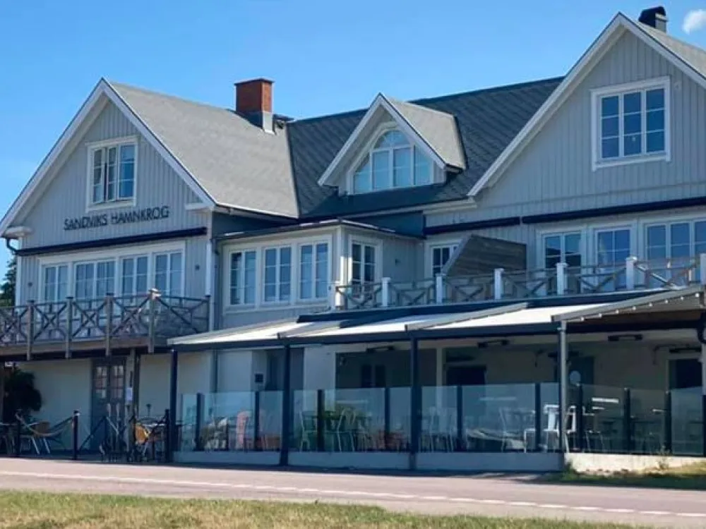 Sandvik's Harbor Pub