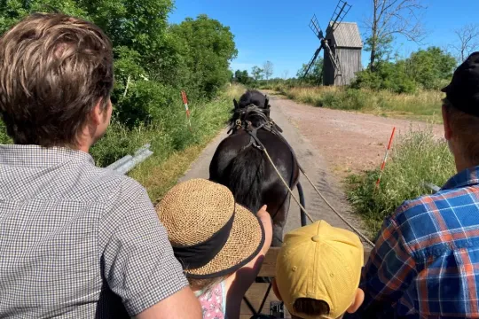 Hästskjuts i Västra Sörby