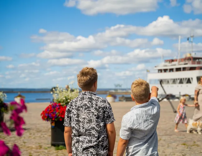 Familj i Färjestaden